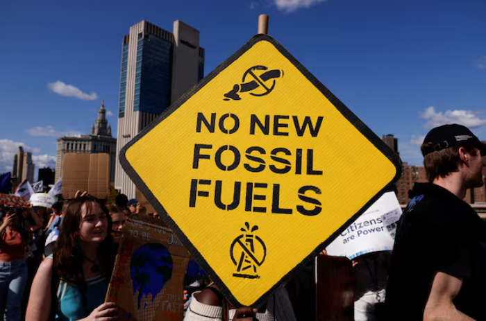 UN passes climate change motion after Marshall Islands drops fossil fuels focus